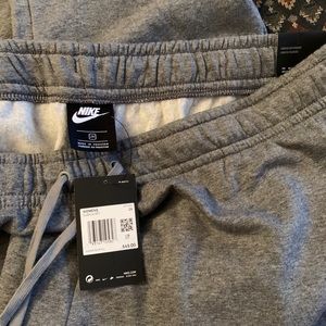 NIKE standard fit sweat pants